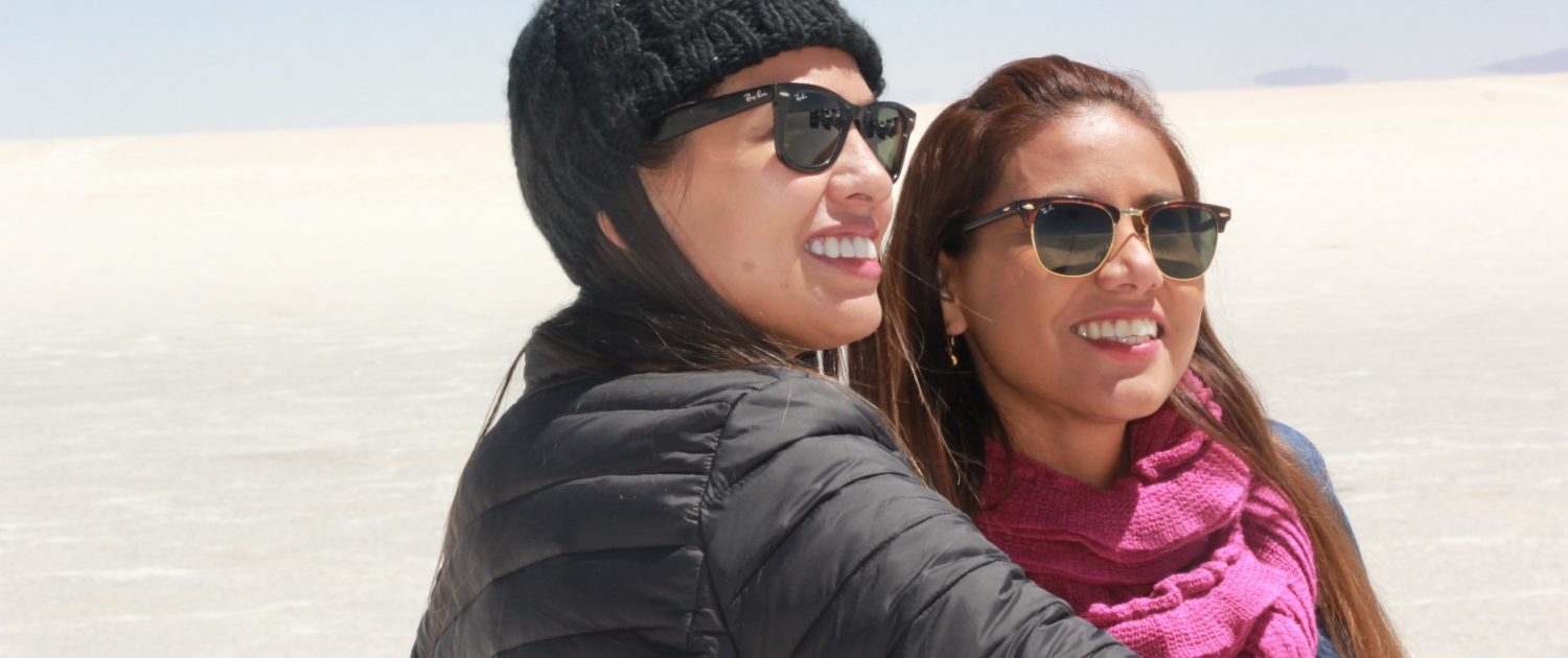 2 Girls Uyuni_Header